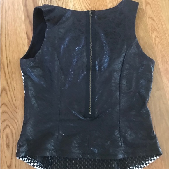 REDUCED 💜Gorgeous top-worn once! - Picture 4 of 4